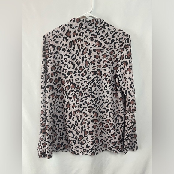 Leopard Print Buttoned Down Collared Dress Blouse. Size Medium - Picture 3 of 5